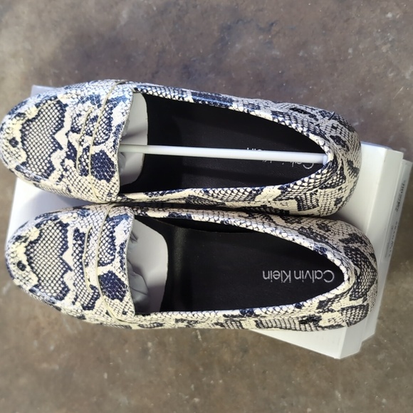 Calvin Klein Women's Lunya Loafer - Picture 5 of 7